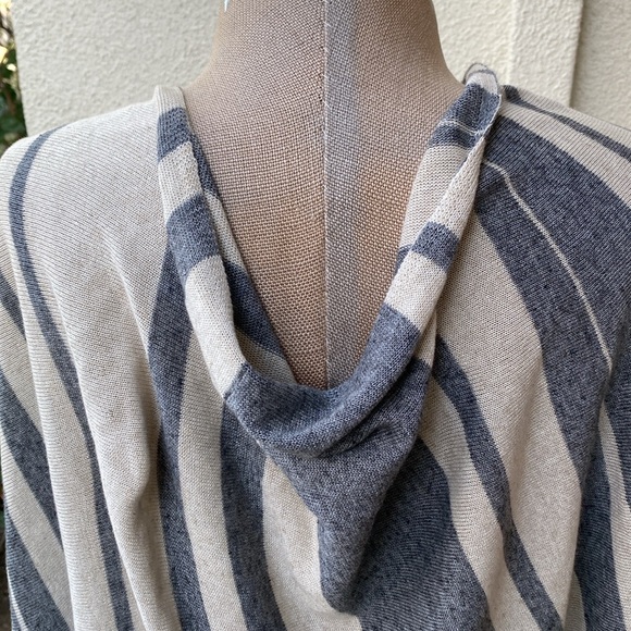 Michael Stars linen blend stunning poncho/cape w/fringes. From Saks. Worn once - Picture 6 of 11